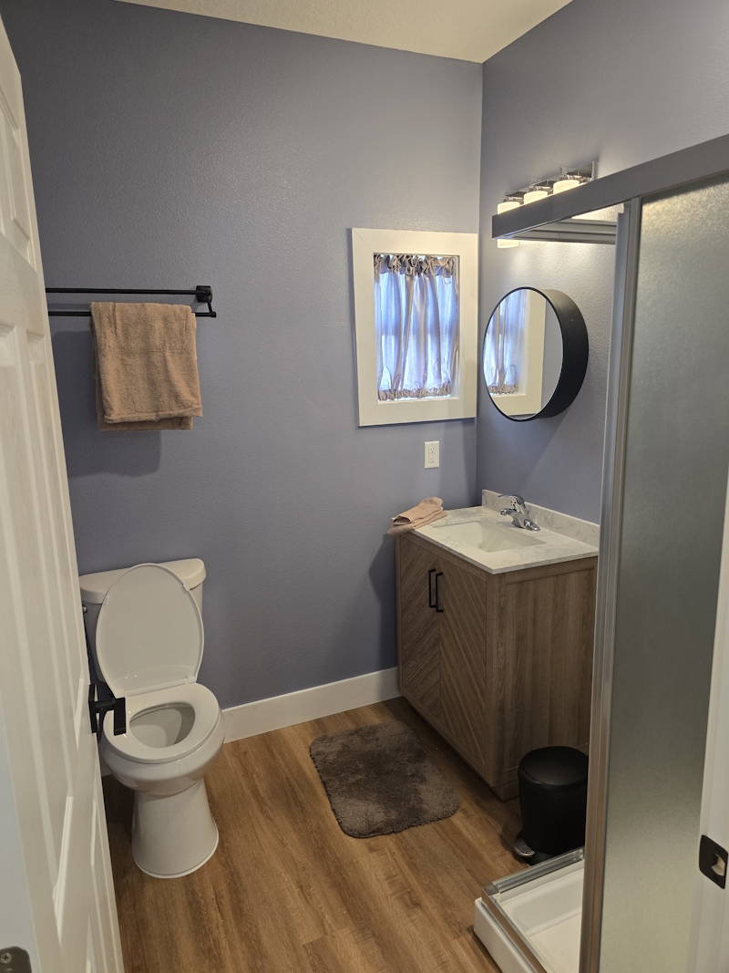 JB Boondocks Apartment Bathroom