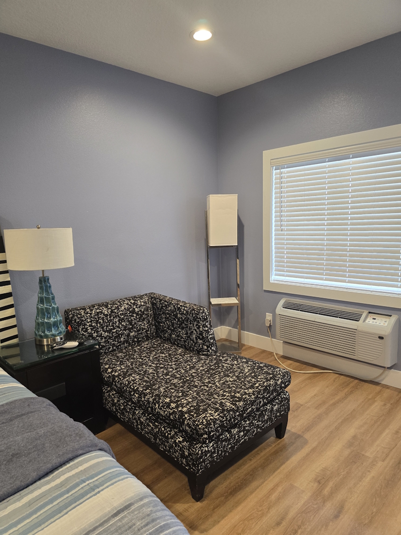 JB Boondocks Apartment Sofa Lounge with Lamp