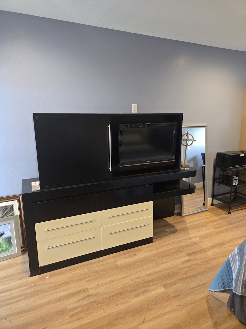 JB Boondocks Apartment TV with Dresser